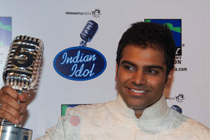 Andhra gives Rs.1 lakh to Indian Idol Sreeram  