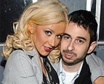 Christina Aguilera dumped because of lesbian flings