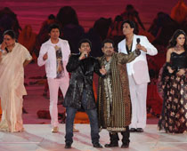 Bollywood touch lends glitz to CWG closure