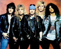 Guns N' Roses booed for delayed concert