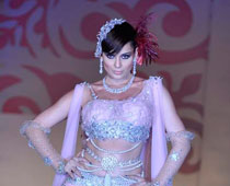 Kangana walks bridal ramp