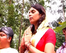 In Kerala garb, Mallika seeks a snake's good fortune