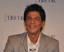 Shah Rukh takes 300 feet plunge for Don 2