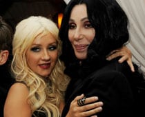Broken relationships help Cher, Aguilera bond