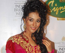 Amrita Rao walks the ramp for girl child  