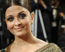 Aishwarya dedicates her Teacher's Award to her father  