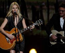 Gwyneth Paltrow wows audience with live singing debut 