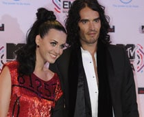 Katy, Russell show off wedding rings
