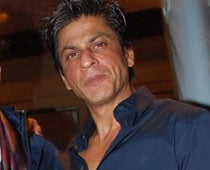 SRK turns 45, celebrates with Don 2 unit in Berlin