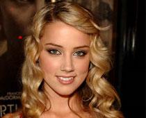  Amber Heard comes out as lesbian