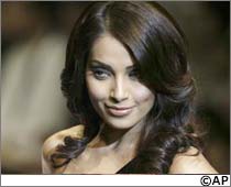 Bipasha won't be home for Christmas