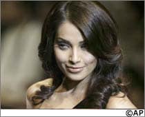 Bipasha won't be home for Christmas Bipasha won't be home for Christmas