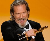 Jeff Bridges denies being high while accepting Oscar