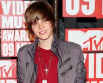 Justin Bieber relies on Usher for support 