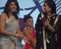 Priyanka, Kareena kiss and make up 