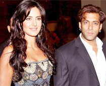 Salman, Katrina get together for Bigg Boss 4