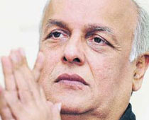 Mahesh Bhatt to present play on Bush shoe-thrower