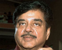 Would love to work with Big B: Shatrughan Sinha