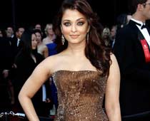 Aishwarya Rai Sparkles At Oscars, Shimmer Rules Red Carpet