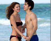  Justin Long Loves Feisty Drew Barrymore