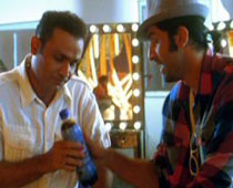 Ranbir gives dance lessons to Sehwag 