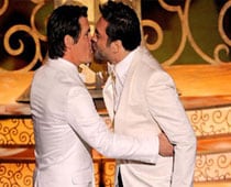 Bardem-Brolin Kiss Edited Out In Oscars Telecast