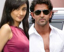 Ragini Khanna Matches Steps With Hrithik Roshan