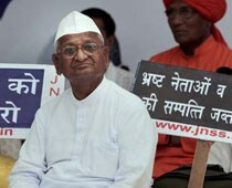 Bollywood celebrities throw their might behind Hazare