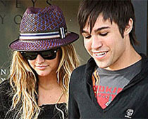 Ashlee Simpson And Pete Wentz Spotted Holding Hands