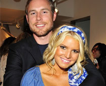 Jessica Simpson Wants A Daring Wedding Dress