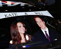 Wedding Watch: A kiss on the palace balcony 