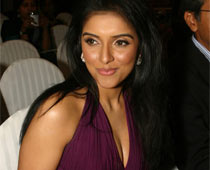 Ready Revolves Around Salman And I Don't Mind It, Says Asin