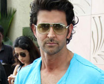 Dhoni, Hrithik Let Their Hair Down For Her