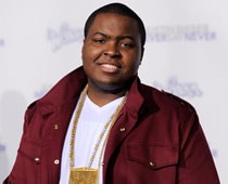 Rihanna And Others Pray For Sean Kingston