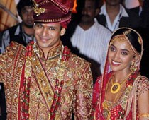  Vivek Oberoi Off To Bali With Wife 
