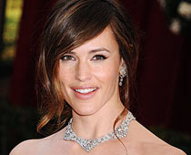 Jennifer Garner Hosts Fundraiser