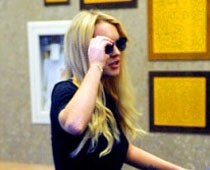 Photographer Re-Opens Lawsuit Against Lindsay Lohan
