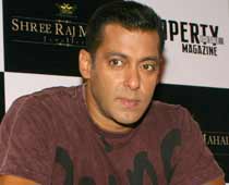 Salman Dodges Health Officials Over Smoking Fine