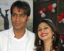 Ajay's weird gift to Tanishaa