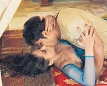 Mahi Gill Sex Vidios - I get awkward doing intimate scenes: Mahie Gill