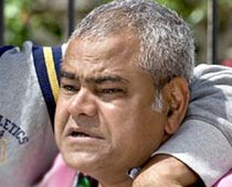 Sanjay Mishra turns director with Pranam Walekum