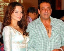 Kangana gives in to Sanjay's demands