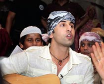  Ranbir attends qawwali night at Hazrat Nizamuddin