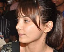 Minissha Lamba's airport woes continue