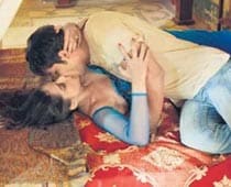 Intimate scenes no big deal for Mahie, Randeep