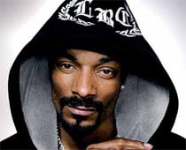Snoop Dogg's daughter debuts in music video