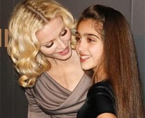 Madonna checks daughter's blog