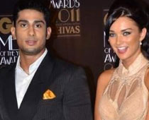 Prateik lends a helping hand to Amy Jackson