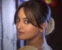 Sonakshi comfortable with Indian look
