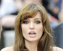 Angelina Jolie is learning French